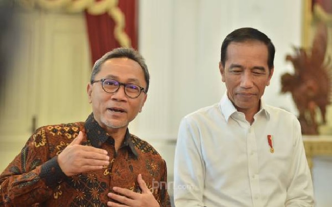 Ketua Umum PAN, Zulkifli Hasan dan Presiden Joko Widodo (Jokowi).