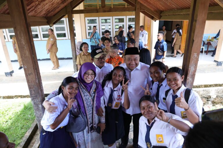Mirisnya Kondisi SD di Papua Barat Daya: Tidak Miliki Toilet hingga Dipakai Mabuk Saat Malam Hari