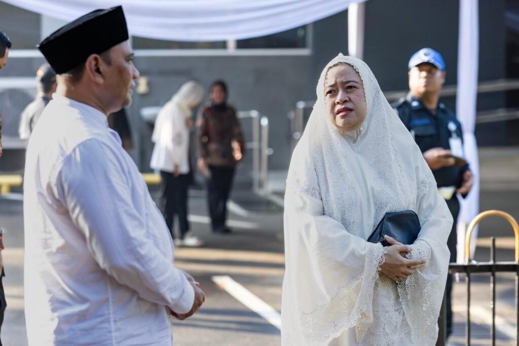 Salat di Masjid DPR, Puan Harap Idul Adha 2026 Jadi Momen Rajut Kepedulian Sosial